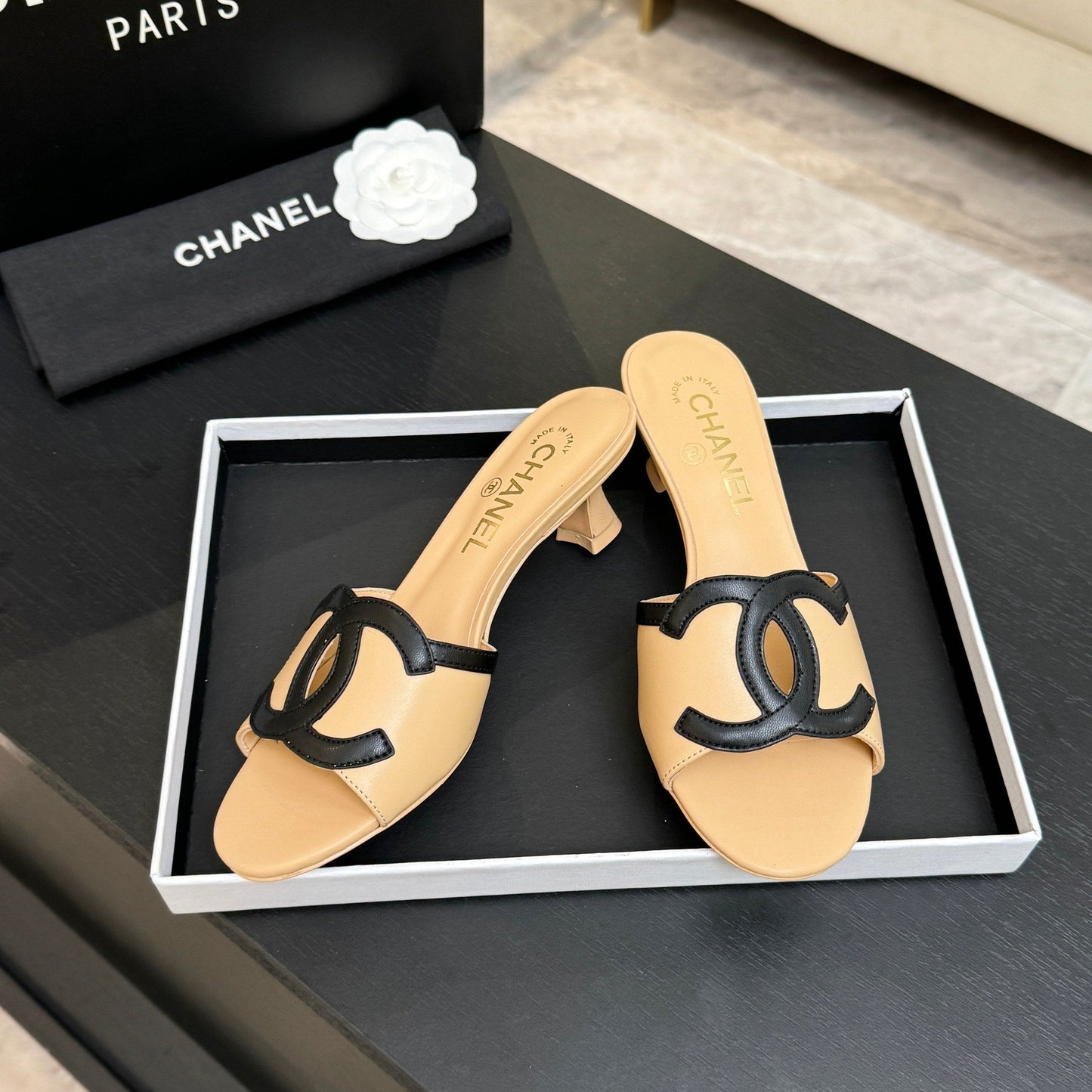 Mules "Rivoli" — L'Élégance Bicolore