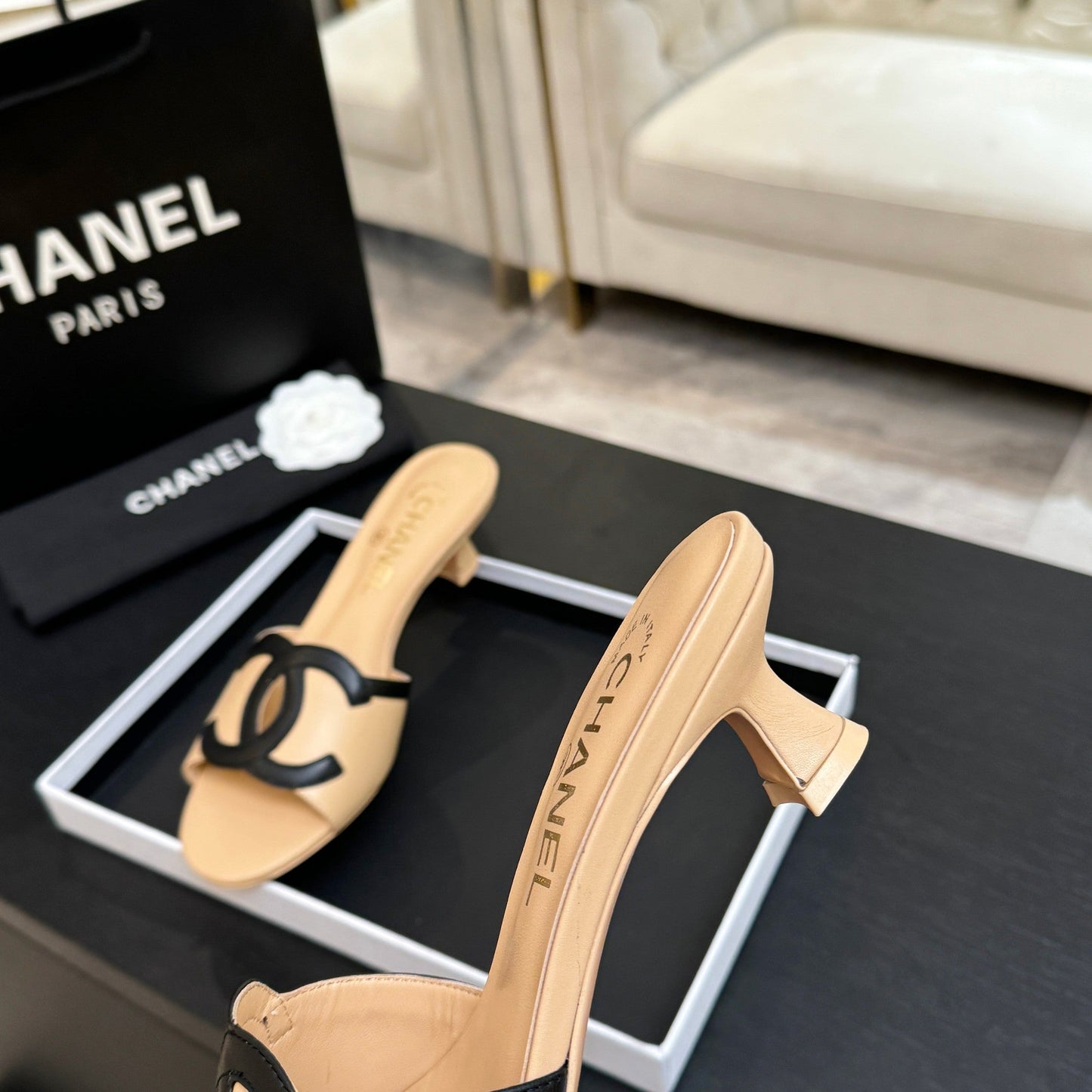 Mules "Rivoli" — L'Élégance Bicolore