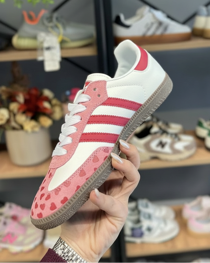 Sneakers "Cupidon" — Édition Coeurs & Suède Vintage